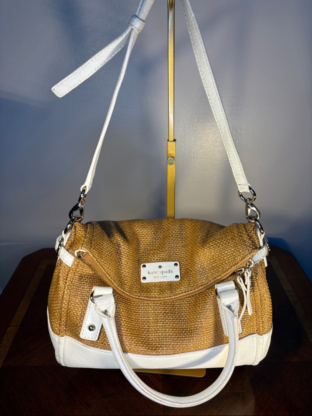 Kate Spade New York Cobble Hill Straw Leslie shoulder bag white leather trim.